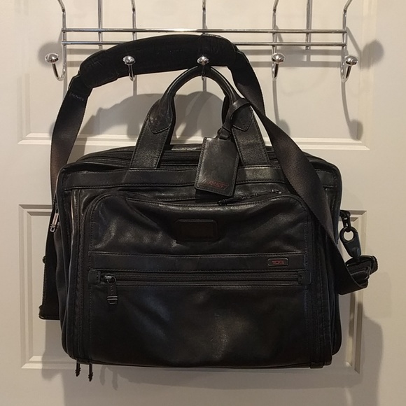 poshmark tumi